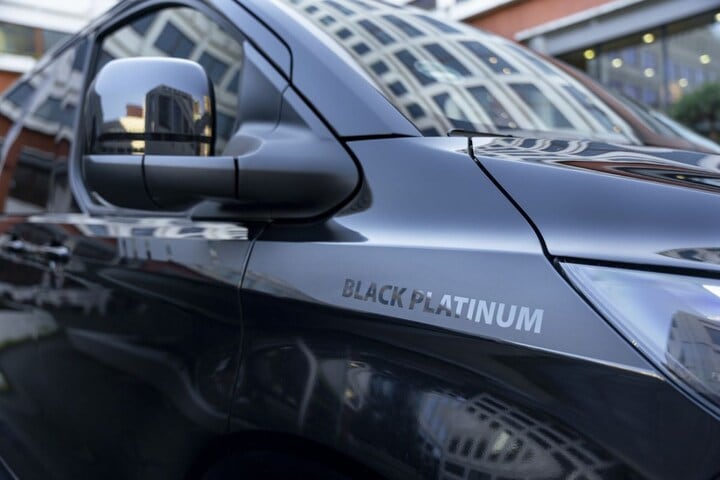 Ford Transit Custom Black Platinum