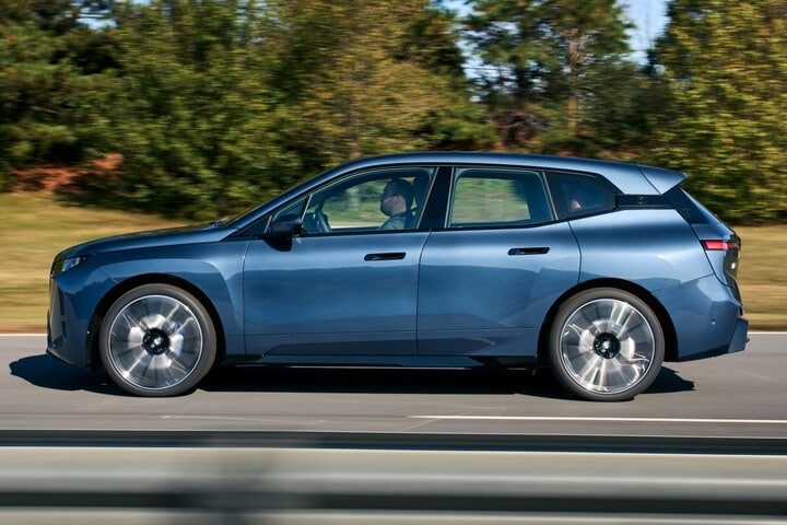 BMW iX facelift