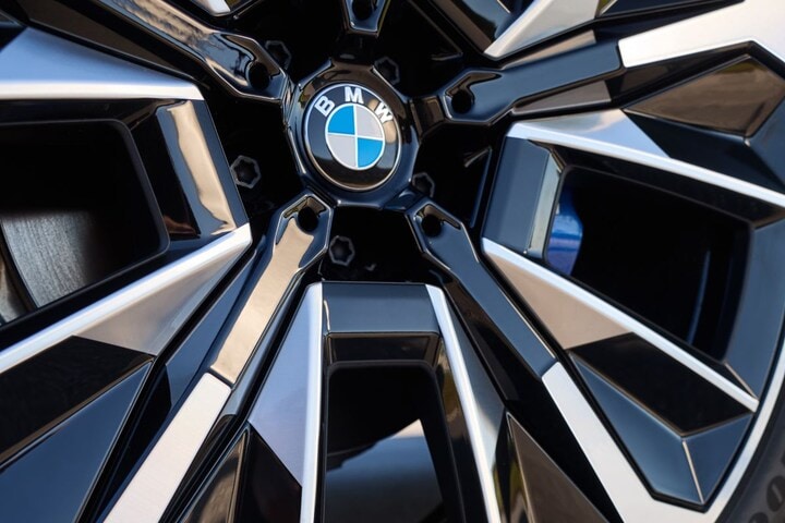 BMW iX facelift