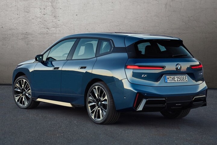 BMW iX facelift