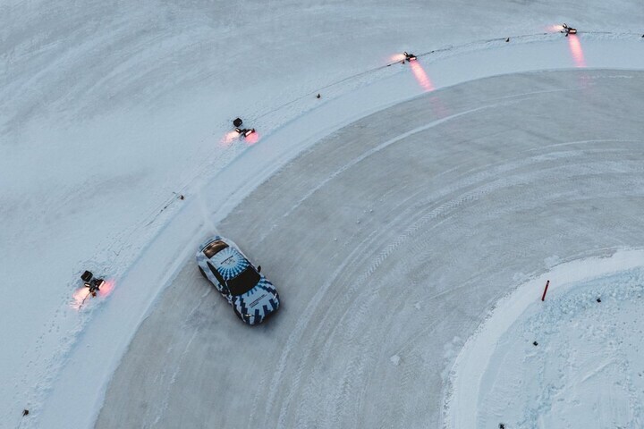 Porsche Taycan GTS drift