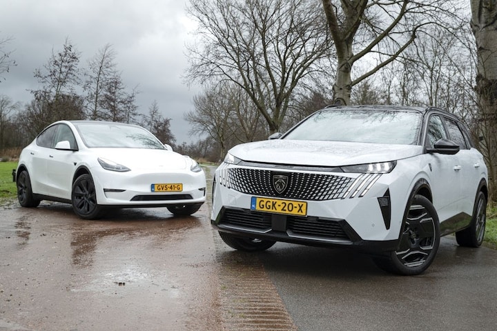 Peugeot E-5008 Tesla Model Y dubbeltest