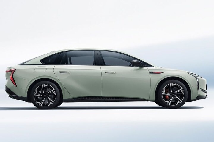 Hongqi EH7