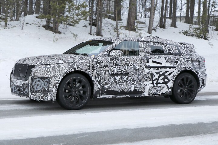 Range Rover Velar spyshots