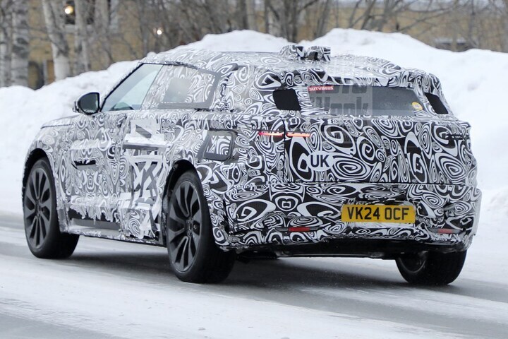 Range Rover Velar spyshots
