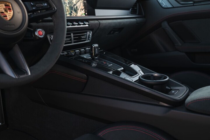 Porsche 911 Carrera 4 GTS Coupé