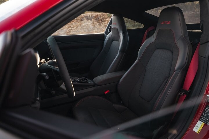 Porsche 911 Carrera 4 GTS Coupé