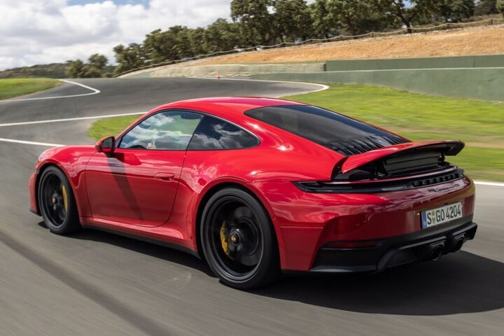 Porsche 911 Carrera 4 GTS Coupé