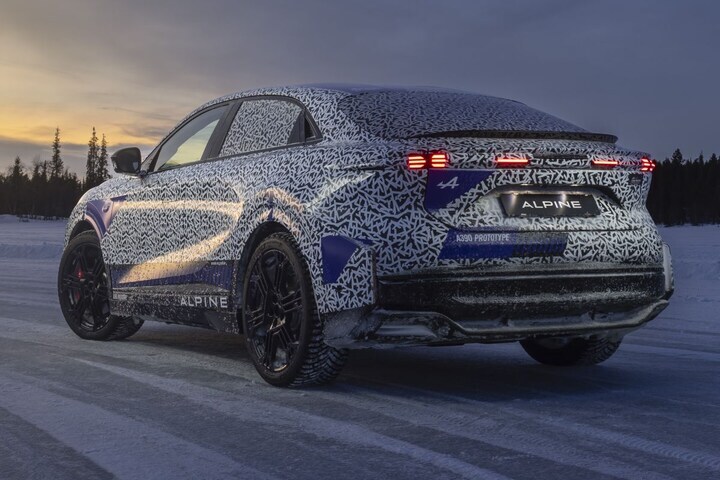 Alpine A390