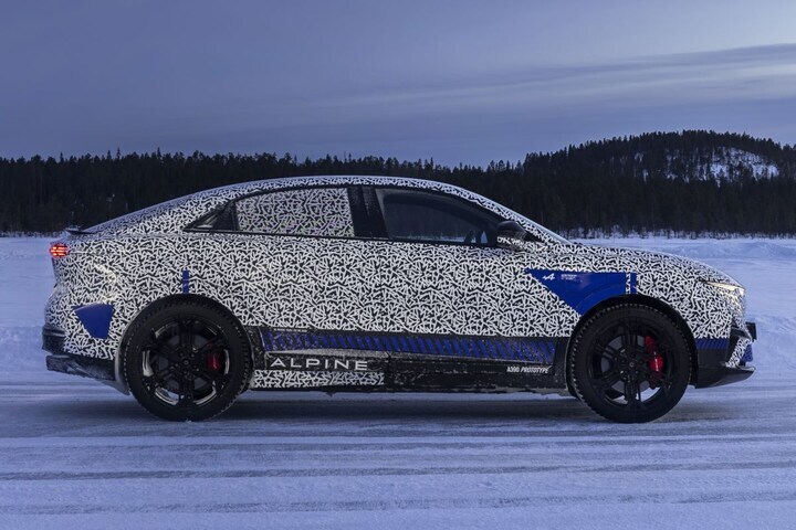 Alpine A390