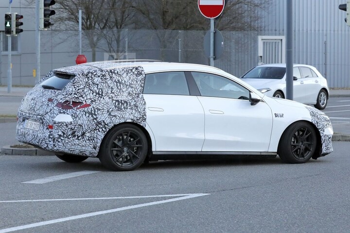 Mercedes-Benz CLA Shooting Brake spyshots