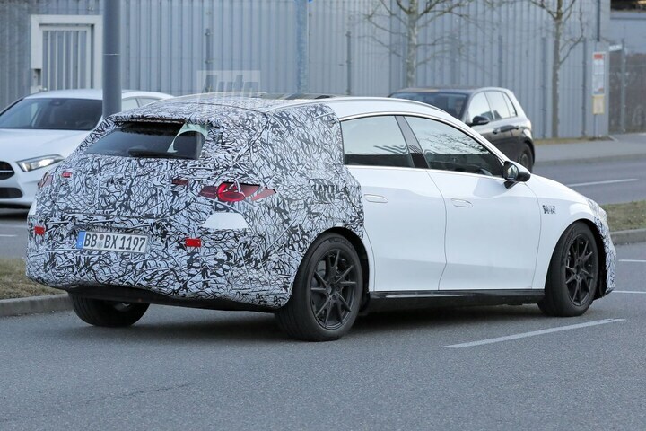 Mercedes-Benz CLA Shooting Brake spyshots