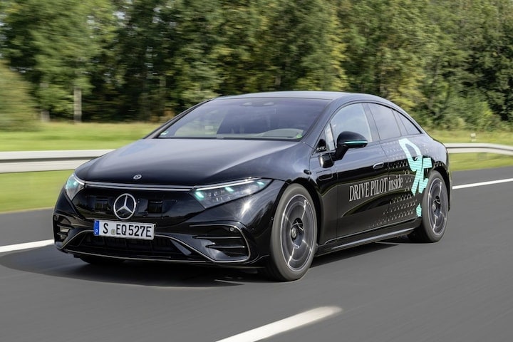 Mercedes-Benz level 3 met blauwe verlichting