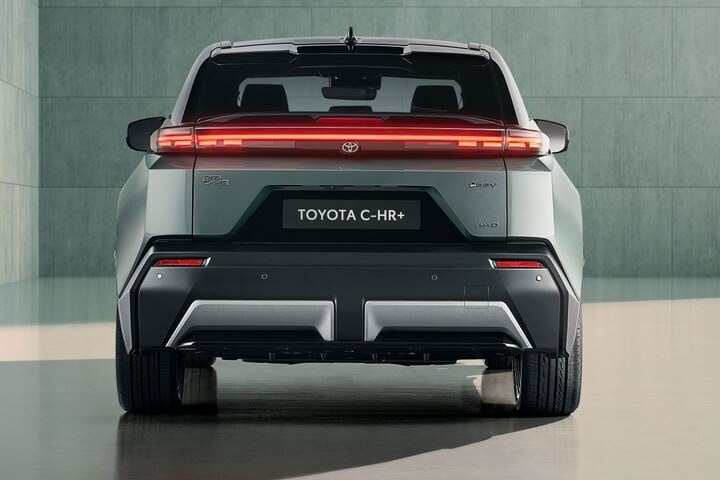 Toyota C-HR+ (EMBARGO 12/3)
