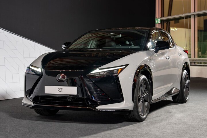 Lexus RZ (EMBARGO 12/3)