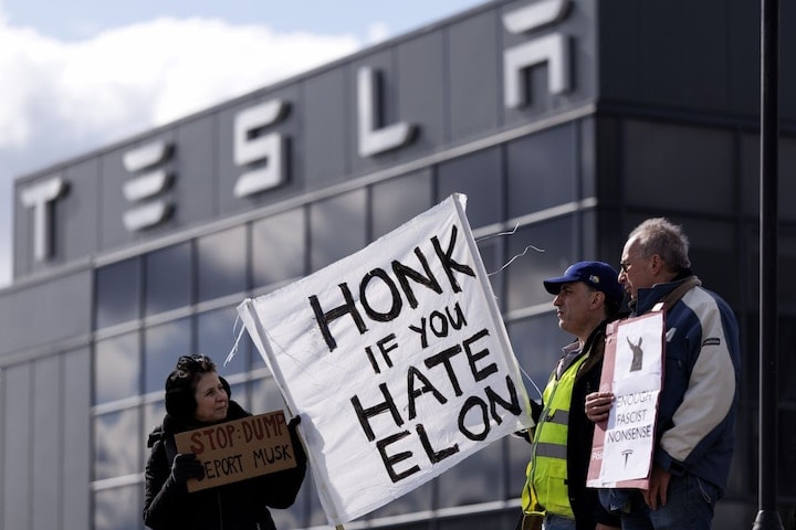 Tesla protest (ANP)