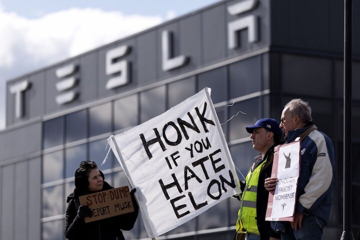 Tesla protest (ANP)