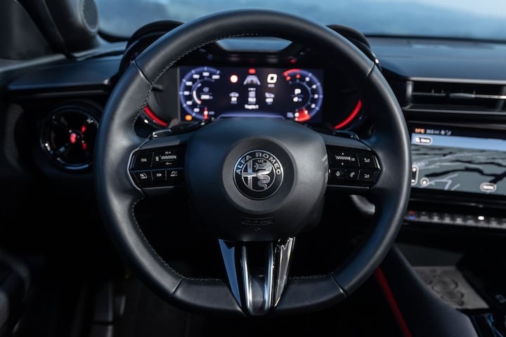 Alfa Romeo Junior Ibrida Q4