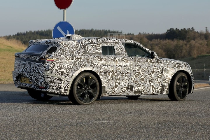 Range Rover Velar spyshots