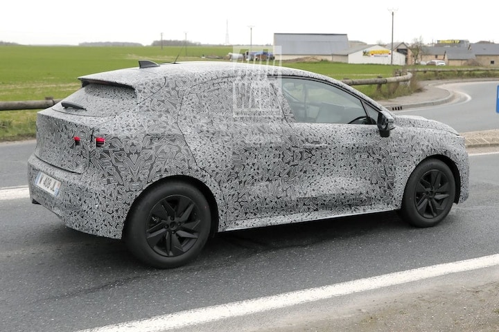 Renault Clio spyshots