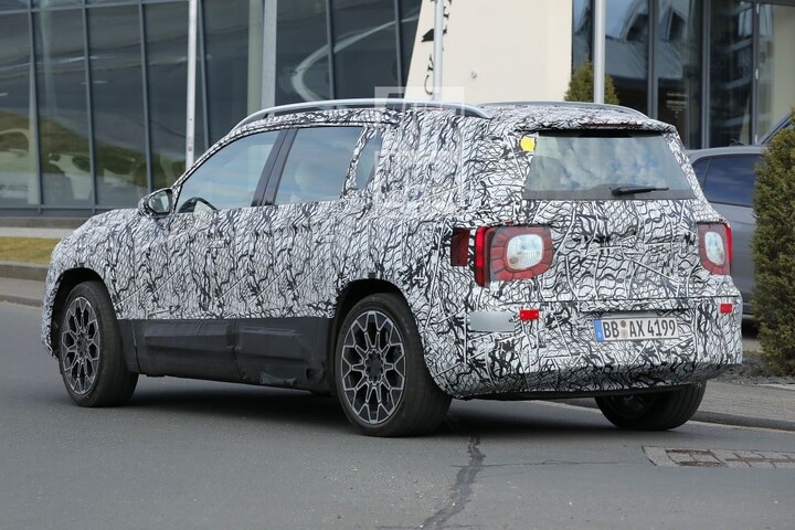 Mercedes-Benz GLB spyshots