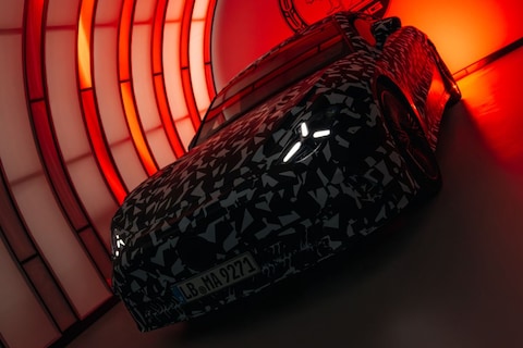 Lang, laag en breed: AMG toont Taycan-rivaal alvast maar zelf