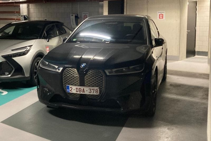 BMW iX Belgisch kenteken