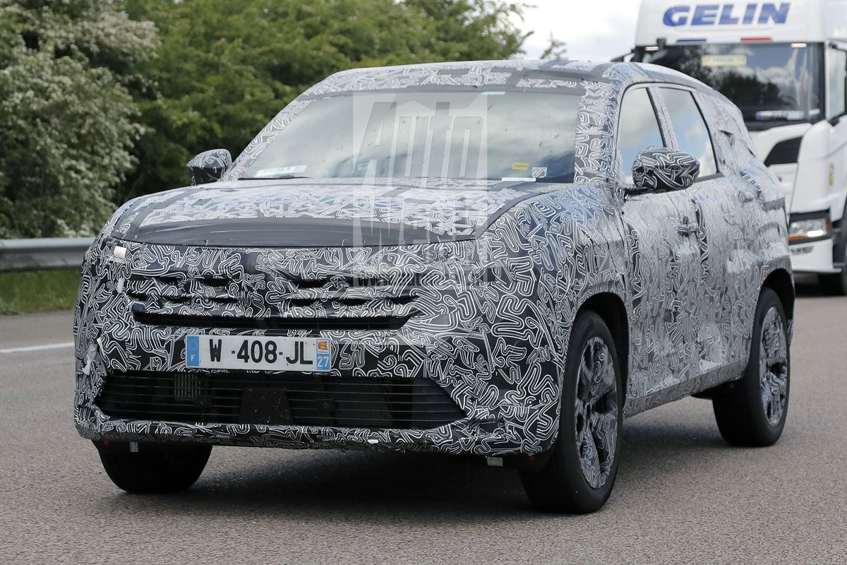 Renault Boreal spyshots