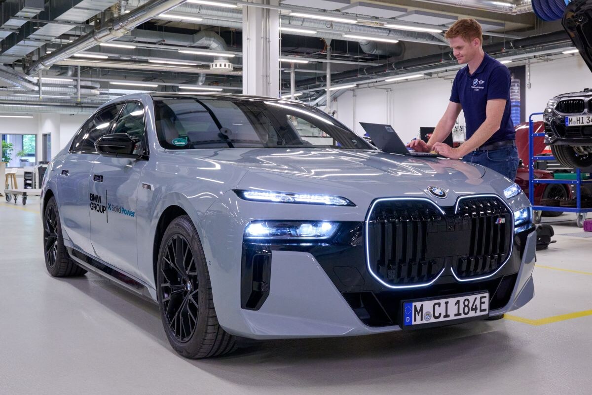 BMW i7