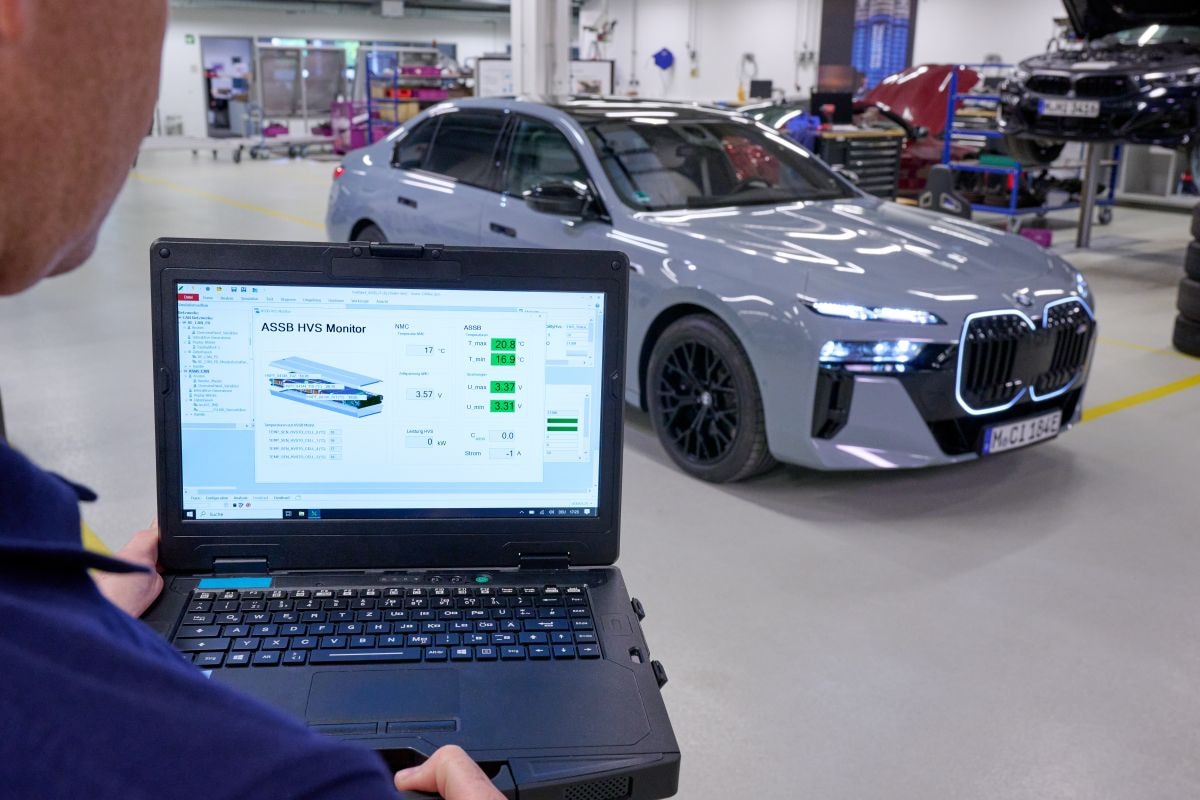 BMW i7