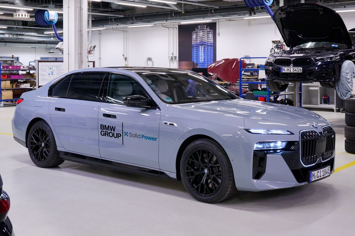 BMW i7