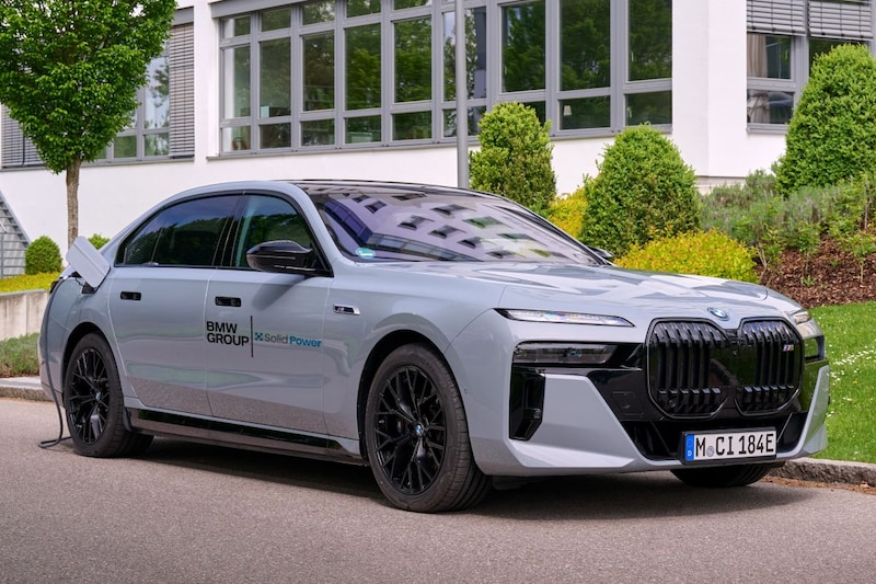 BMW i7