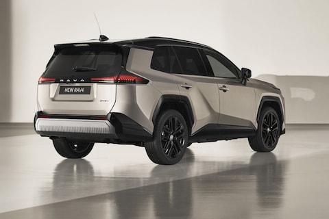 Nieuwe Toyota RAV4 kan het ook: deze plug-in hybride SUV’s komen verder dan 100 km elektrisch