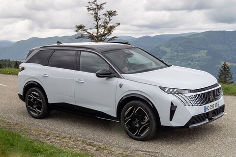 Launchtijd: eerste prijzen Peugeot e-3008 en e-5008 Dual Motor