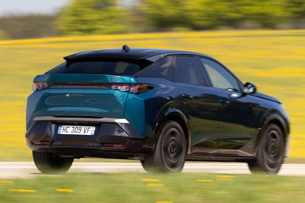 Peugeot e-3008 325 Dual Motor (2025) exterieur