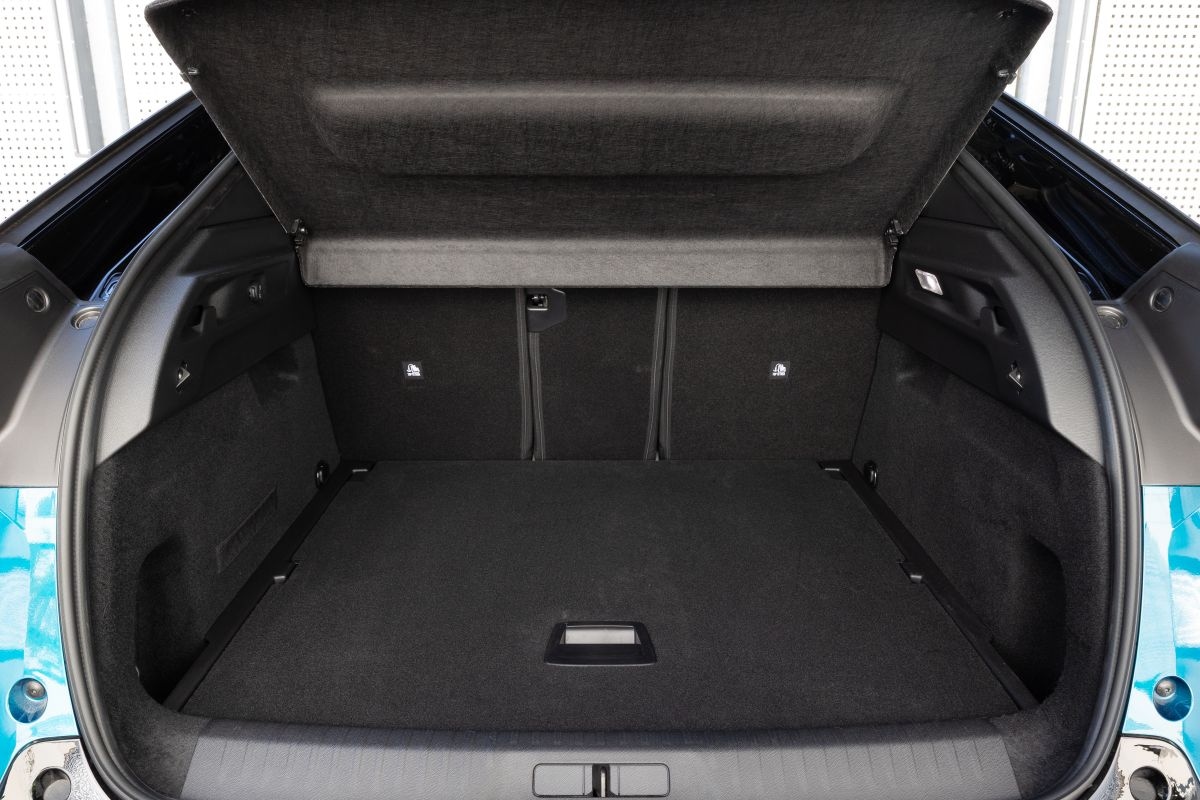 Peugeot e-3008 325 Dual Motor (2025) interieur
