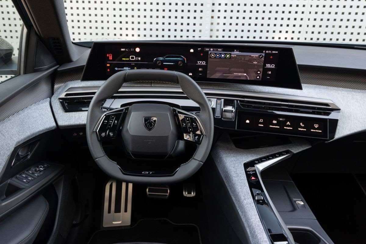 Peugeot e-3008 325 Dual Motor (2025) interieur