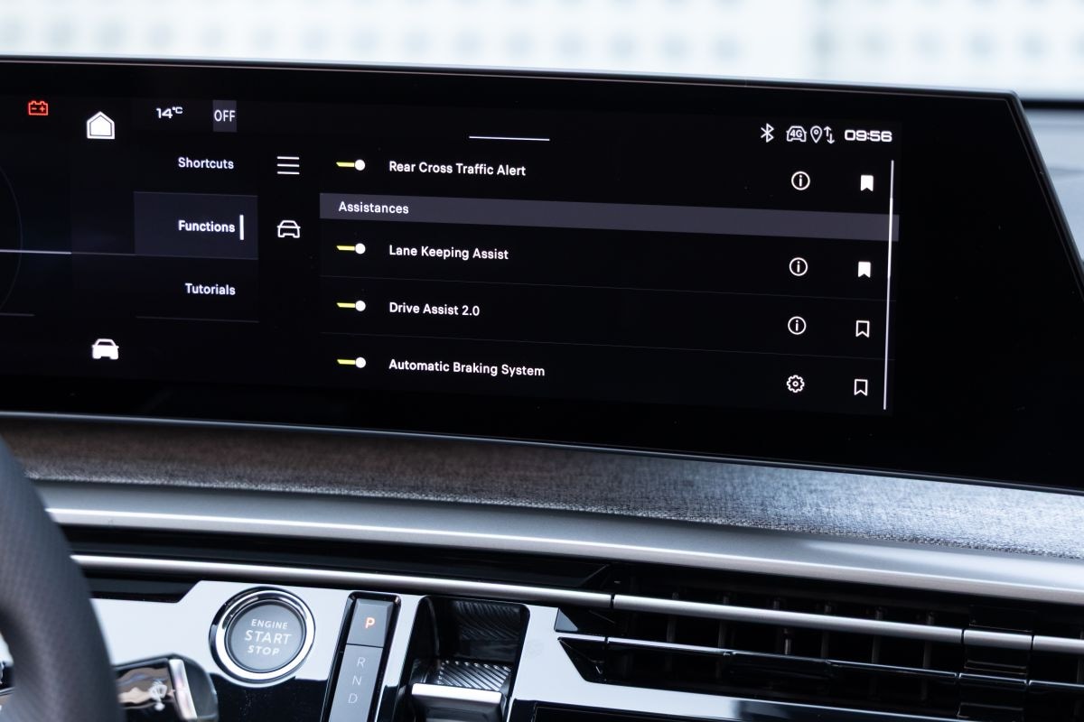 Peugeot e-3008 325 Dual Motor (2025) interieur