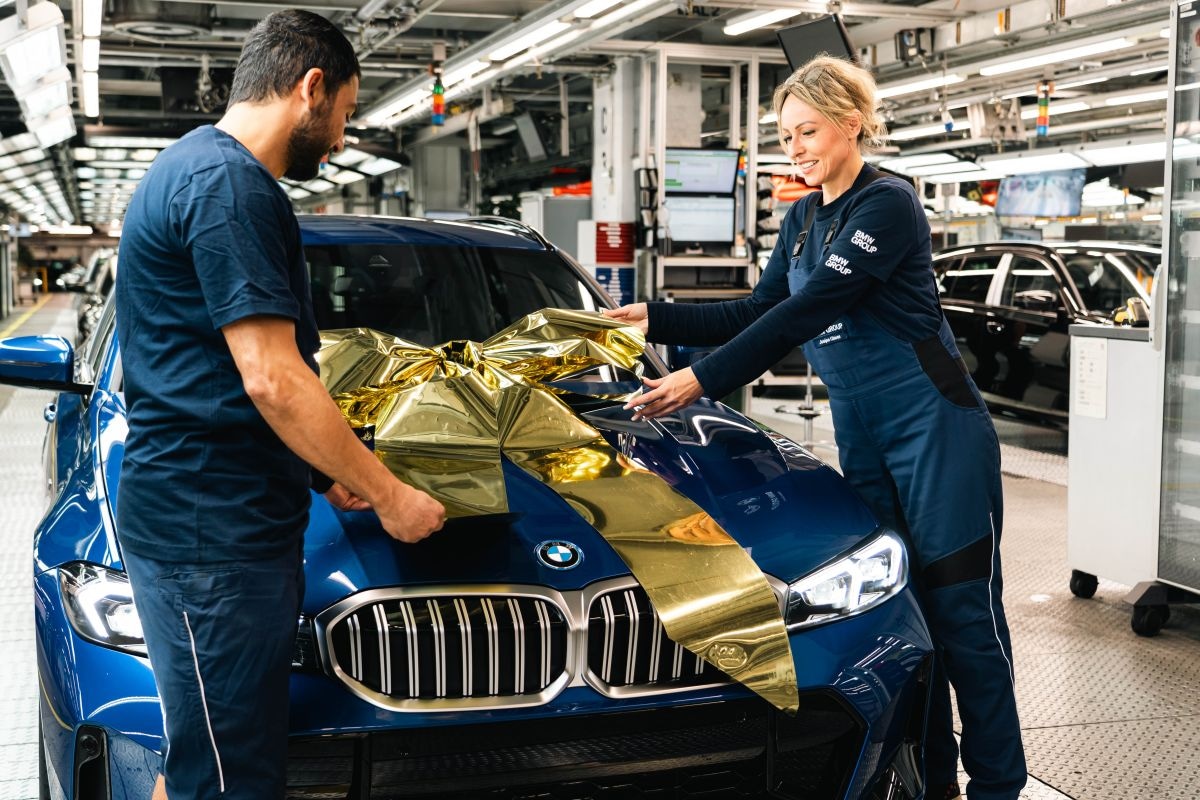 BMW München drie miljoenste geëlektrificeerde auto 3-serie 
