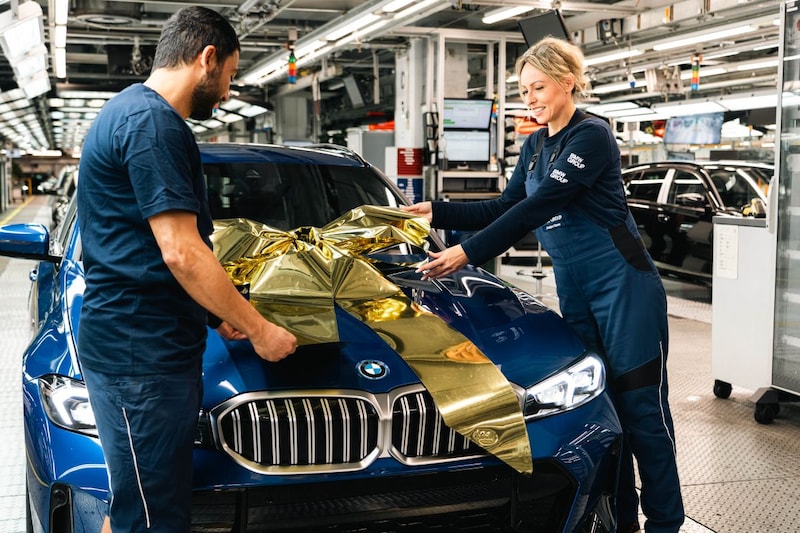 BMW München drie miljoenste geëlektrificeerde auto 3-serie 
