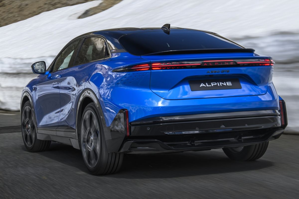 Alpine A390