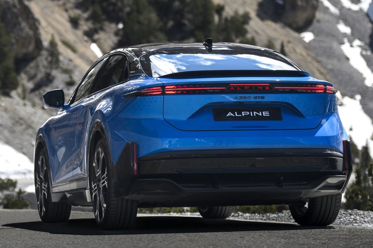 Alpine A390
