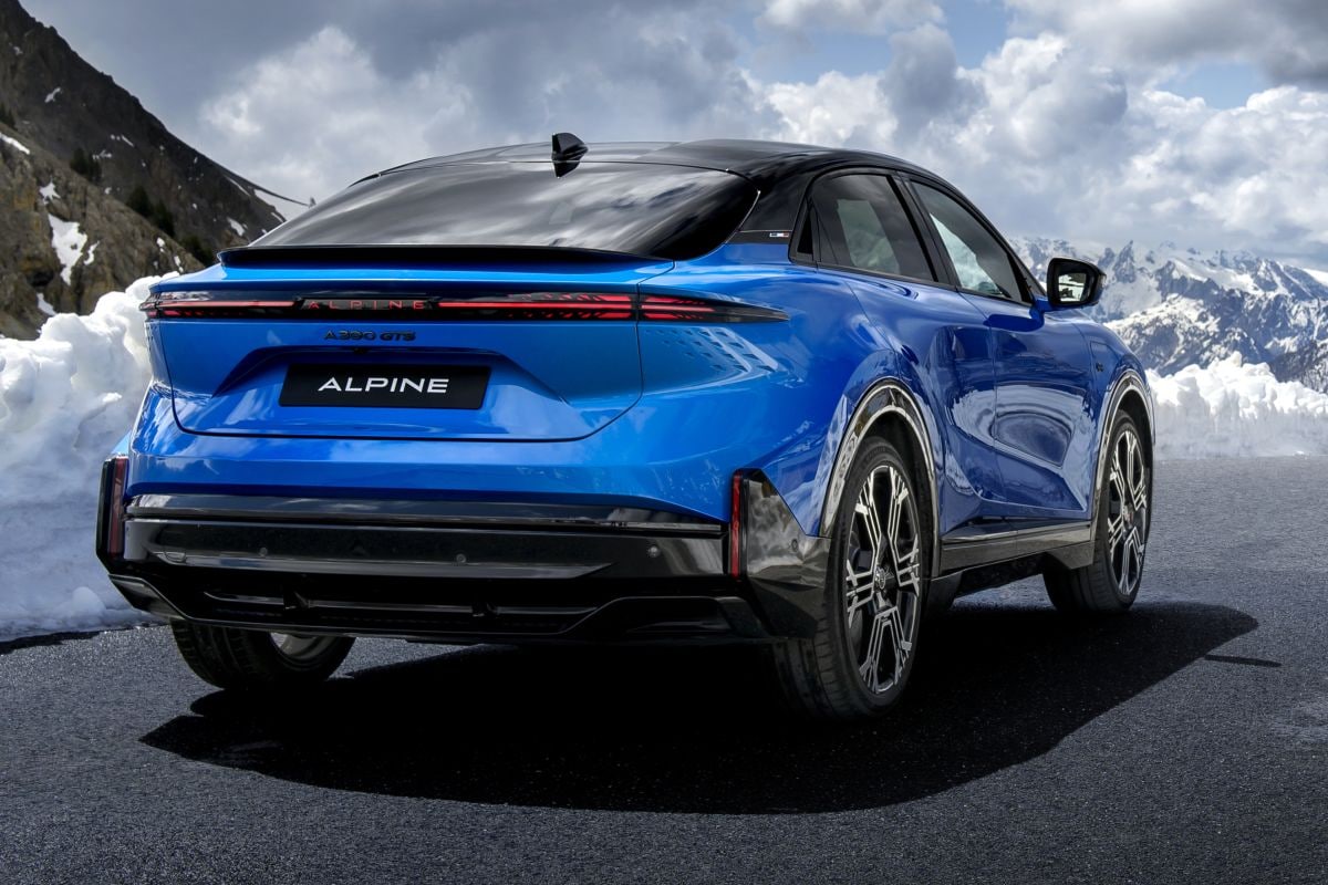 Alpine A390