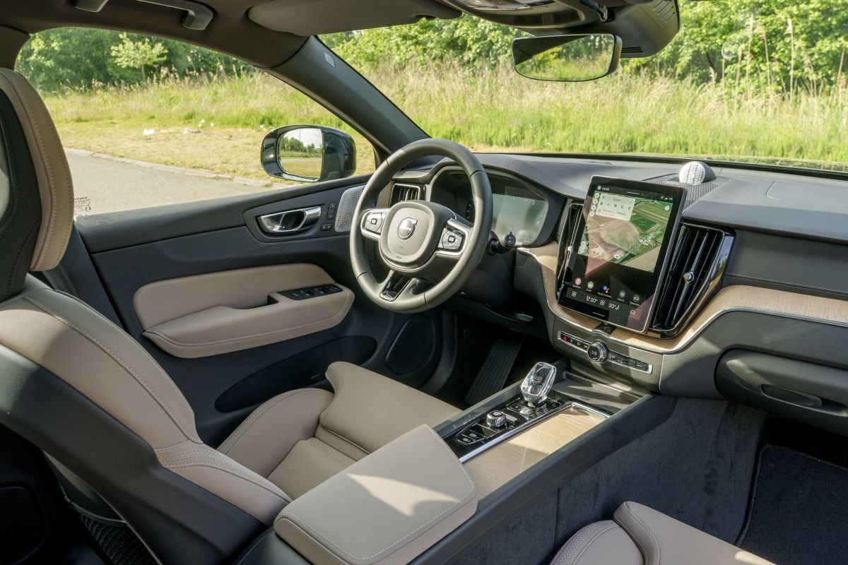 Volvo XC60 2025 - exterieur