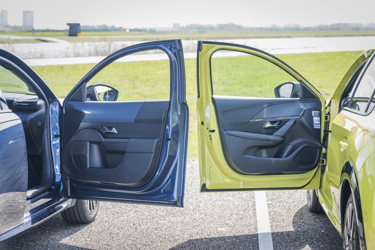 Peugeot 208 vs Lancia Ypsilon