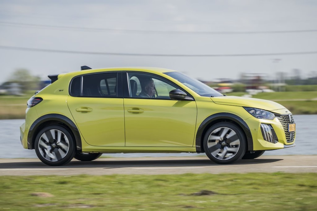 Peugeot 208 GT Hybrid 145