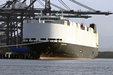 Morning Midas schip met auto's (ANP)