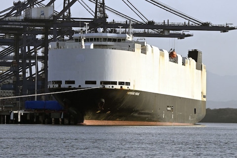 Autoschip met ruim 3.000 auto's aan boord gezonken