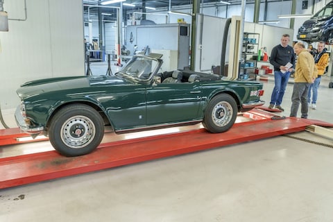 Triumph TR6 (1973) - Klokje rond klassiek