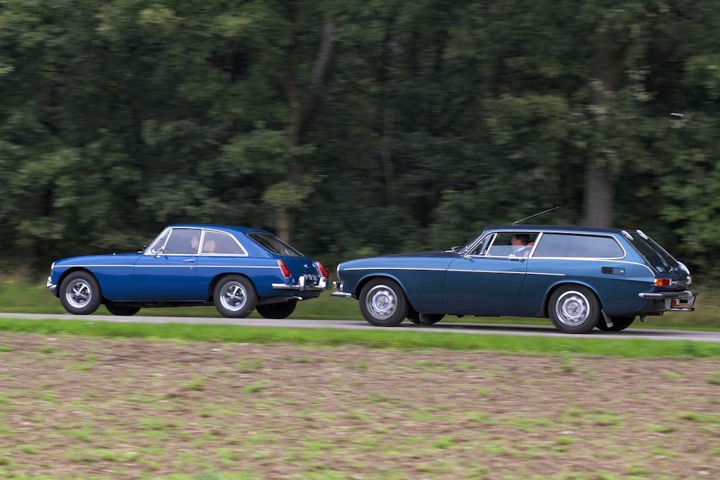 MG B GT vs Volvo 1800 ES